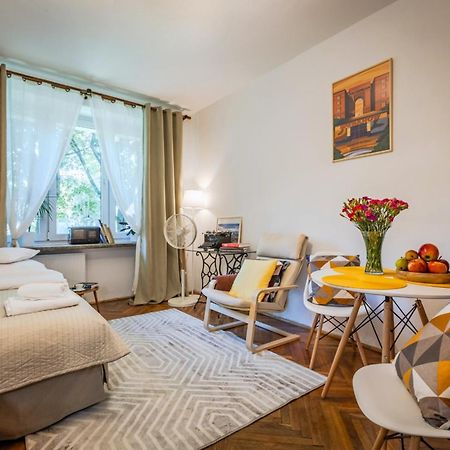 Na Muranowie - Mieszkanie Z Historia I In Muranow - A Flat With Warsaw History Esterno foto